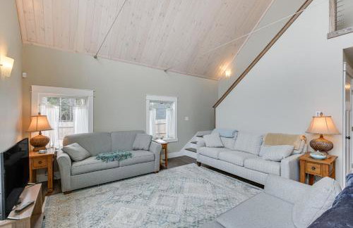 Lakefront Bucksport Home w/ Fire Pit + Gas Grill! - Foto 6