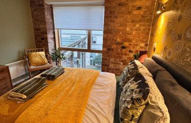 #12 Stylish Canalside Loft with Parking - Foto 24