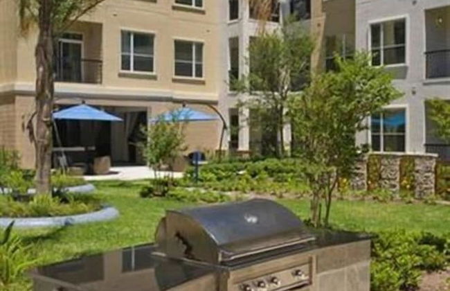 Luxury Living at City Center Houston - Photo 29