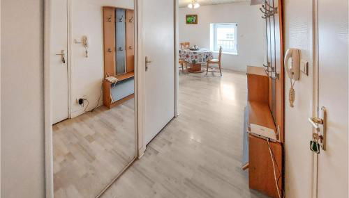 Amazing Apartment In Usson-En-Forez With Kitchen - Foto 4