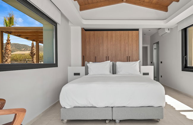 Villa Anassa - Luxurious 4-Bedroom Villa with Private Pool by Temma Villas - Photo 25