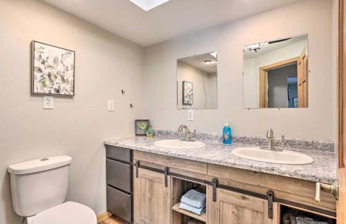 Spacious Black Hawk Home with Furnished Deck! - Foto 24