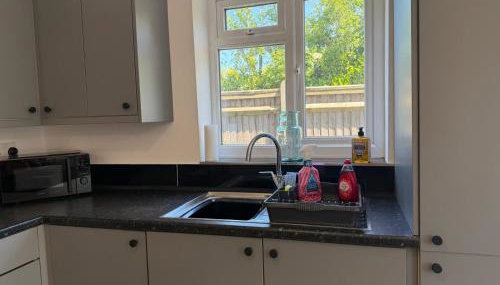 Gatwick 2 Bed Apartments Free Parking - Foto 2