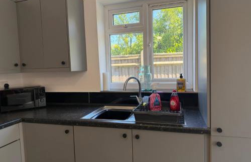 Gatwick 2 Bed Apartments Free Parking - Foto 2