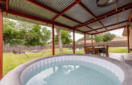 Luxury 4BR Oasis with Pool, Hot Tub & Game Room! - Foto 26