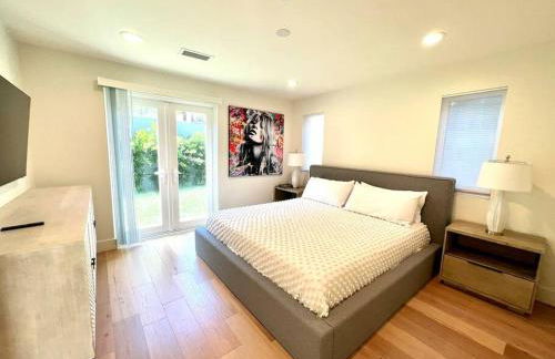 The Arts House - Private and Gated Home in Silver Lake with Pool & Views - Photo 24