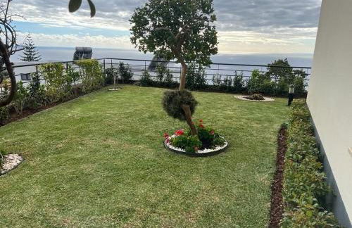 Luxury villa with private heated pool, garden and views of the sea and mountains. - Photo 8