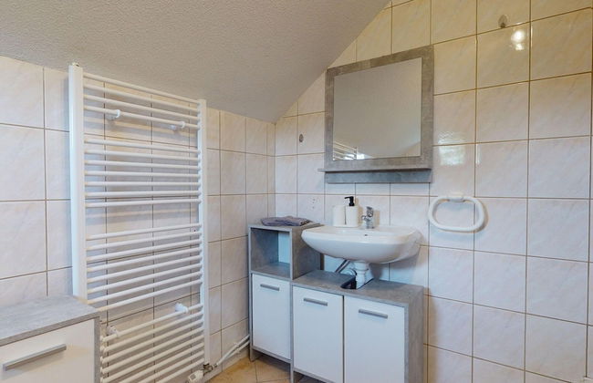 Quiet Country Side Cottage with Private Garden & WiFi near Nature Park Velebit - Foto 4