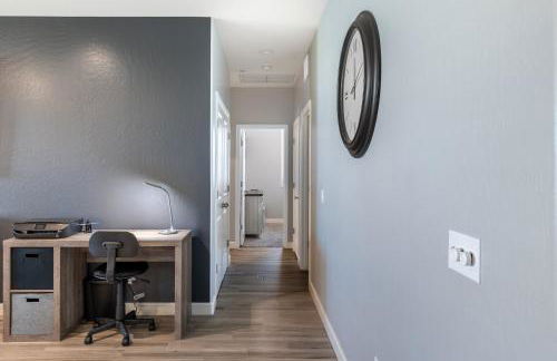 Spacious 4BR Home With BBQ, Near Sequoia & Fresno - Photo 16