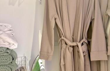 Golden Glow Style - Comfort & Central - Buckhead with Free Parking - Foto 24