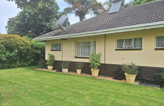 Charming 6-bed House With Swimming Pool in Harare - Foto 46