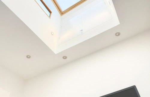 Stunning Studio2, Banstead with free off st parking - Photo 9