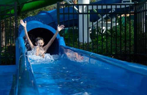 Fantastic Condo - 2 Miles from Disney Pool View Windsor Hills - Foto 47