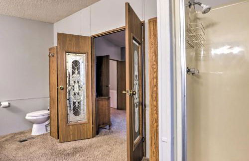 8 Mi to Beach Lake-View Haven in Linn Creek! - Foto 19