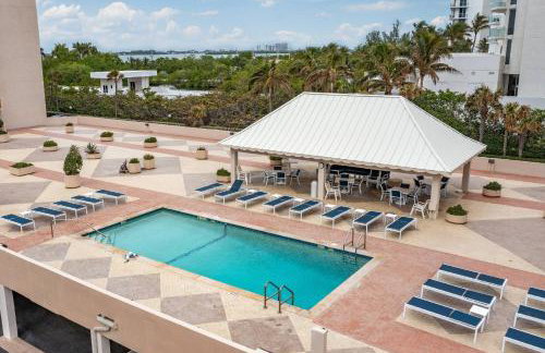 Luxury Beachfront Condo, Pool, Tennis Court, Sauna, Gym #locationenvy - Photo 2