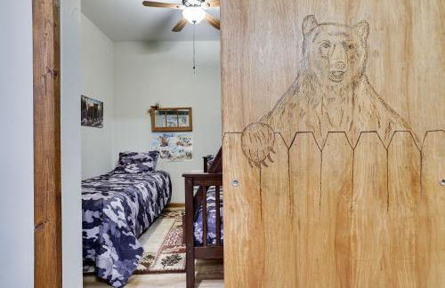 Serenity and Fun all in one in this Cozy Pocono Cabin - Foto 28