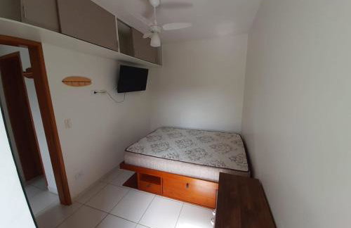 APTO PERTINHO DA PRAIA Internet 500mb e 3 Tvs 2 Quartos TV a cabo Estacionamento Tudo Perto - Foto 48