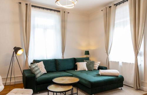 Charaktervolle 122qm Altbau-Ferienwohnung mit Stuck, viel Platz für Familien & Gruppen bis zu 8 Personen, Parkplatz inklusive - Photo 2