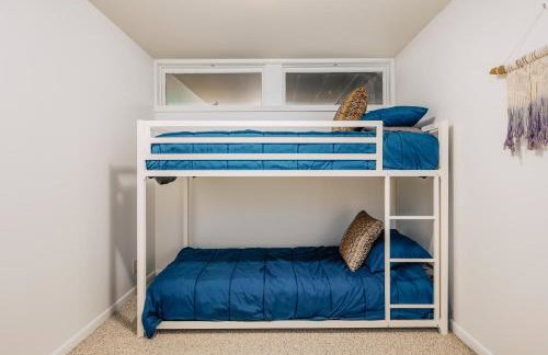 Midcentury home, private beach. large great room - Foto 13