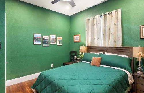 Stockyards-3/4 mile away!-Sleeps 8-Americana House - Foto 21