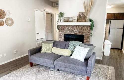 Cozy and Quiet, with Easy Access & Private Garage - Foto 9