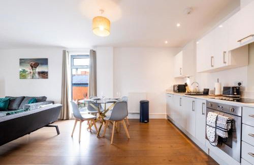 FREE fast Wi-Fi, Netflix & Large Lounge & Balcony! - Foto 13