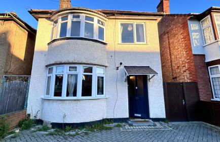 Fully Furnished New Malden 3BDR Home with Parking Washer Dryer and Garden near Kingston - Foto 30