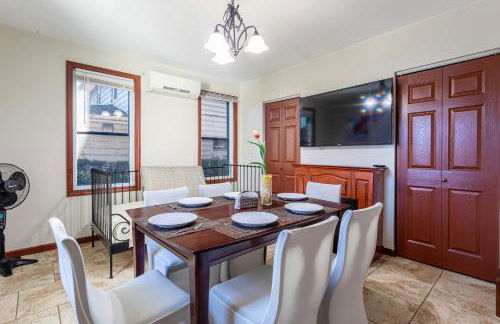 1 Bus Stop To NYC-Hot Tub-EWR Airport-Free Parking - Foto 1