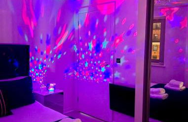 Award Winner of 2026 &2025 traveller & Best guest rated apartment, two bedroom, #1 Leeds city centres most central location, Great 180 degree views,balcony , PARKING onsite, Netflix & WiFi - Foto 72