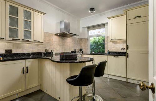Stirling Edwardian House - Fireplace,Garden,Parking - Foto 15