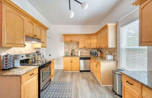 The 2BR Soul Lounge - 91 WalkScore - Photo 3