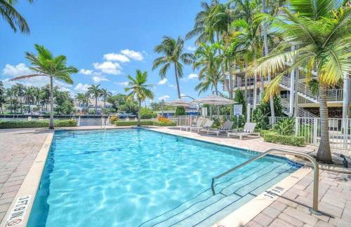 Boca Waterfront • Watch the Boats • Pool & Gym - Photo 2