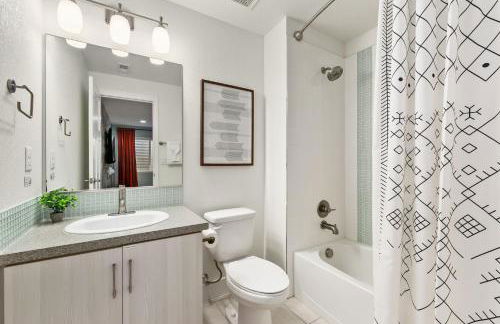 Contemporary Gem - Rooftop Deck & Private Hot Tub! - Foto 50