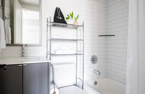 *NEW* The Audrey ~ Downtown | Rooftop Skyline View - Foto 20