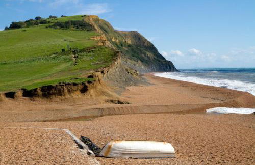 Stylish 1-bed Cottage Escape in Piddlehinton - Photo 40