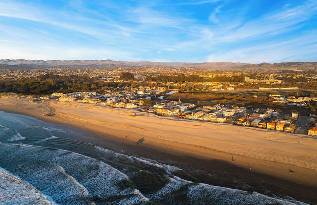 Steps to Beach w/ Patio+deck Foosball Happy Bottom Beach House by Avantstay - Foto 45