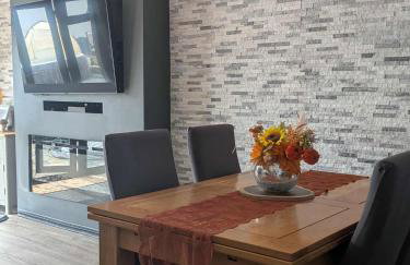 An entire two bed sea side bungalow with lazy spa - Foto 6