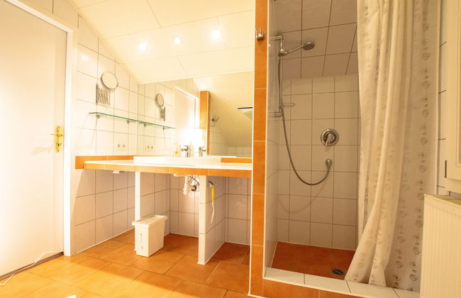 Tolstov-Hotels Beautiful Villa with Big Garden - Photo 36