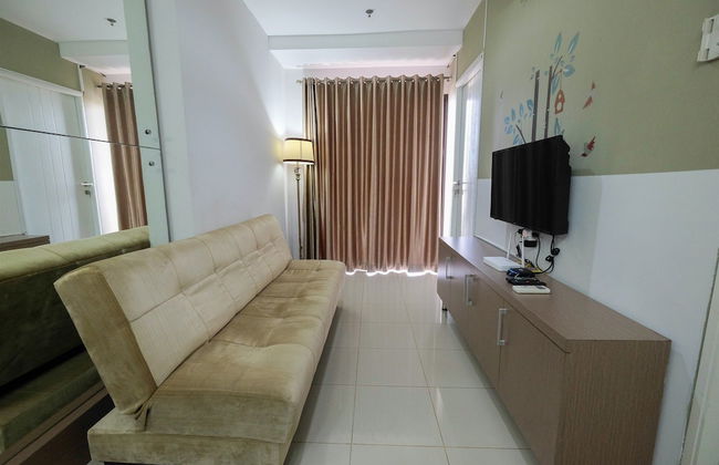 2BR with Sofa Bed Cervino Tebet Apartment - Foto 18