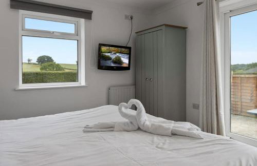 Tor Cottage -No Commercial Sign written Vehicles, Private Hot Tub , 2 Dogs Max,Fishing Nearby & Communal Swimming Pool ,Pool open April to September - Foto 29