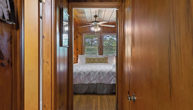 Rustic Lakefront Home w/ Beach! - Foto 2, Habitación