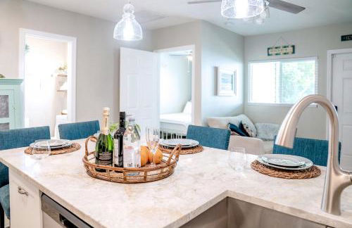 Cozy Coastal Cottage Whole House Sleeps 10 - Foto 2