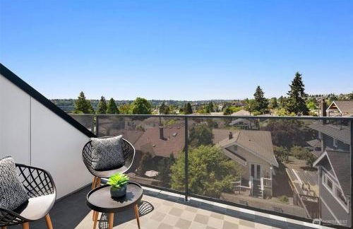 Seattle Charm, near university,3 BR,W&D, fast wifi - Photo 21