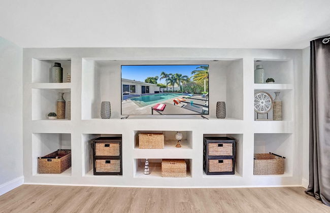 5BR with Heated Pool 5 min to Beach - Photo 26