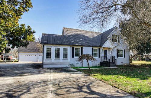 Pool, Patio and Putting Green Manchester Getaway - Foto 28