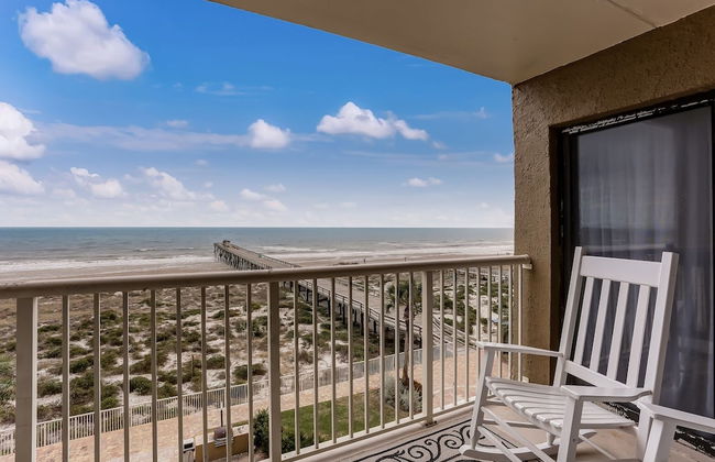 Tastefully Decorated Condo with Scenic Beach Views by RedAwning - Foto 17