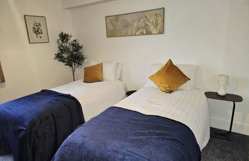 2BR Penthouse Flat in West London Near Elizabeth Line - Foto 21