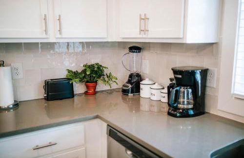 Bright Artist's Cottage-Mins to Downtown, Campus - Foto 25