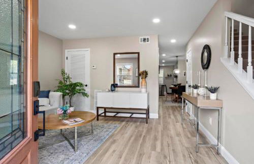 Stylishly Restored Townhome - Convenient access - Foto 20