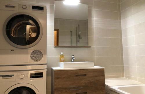 *NEW* Bellevue D’Oz Ski In Ski Out Luxury Apartment (8-10 Guests) - Foto 12